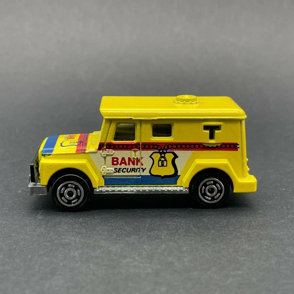 Majorette Armored Bank Security Armored Car Delivery Truck Graphics Diecast 1/57